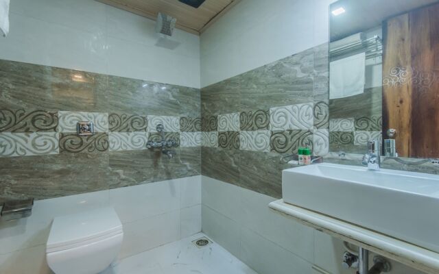 OYO 9983 Hotel Golden Park