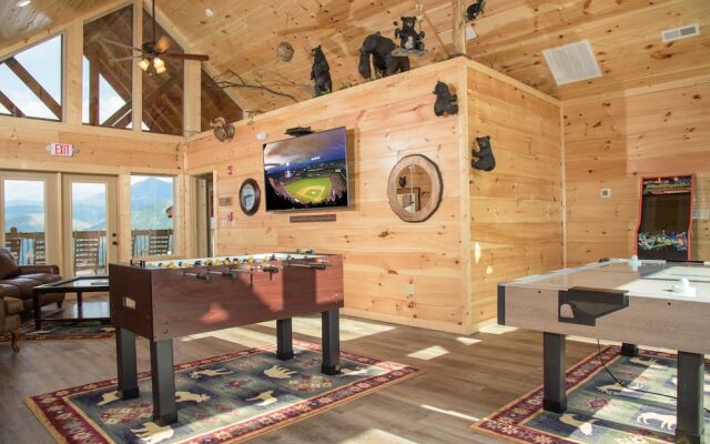Mansion in the Sky - Eleven Bedroom Cabin