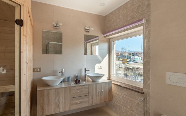 Plush Apartment in Rijeka With Hot Tub and Near the Sea