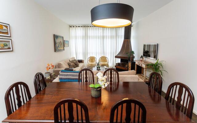 Incrível Vista com 4 Quartos e Lareira