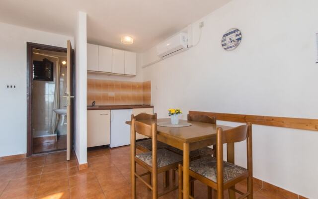 Apartments Crljenko