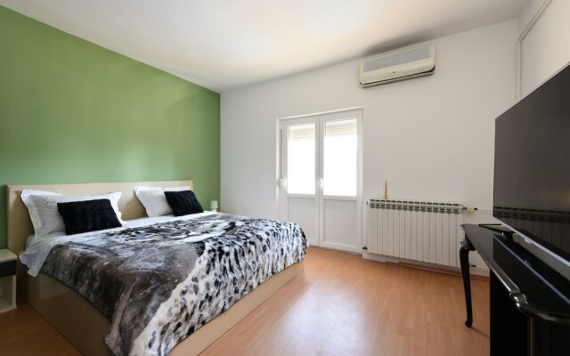 Holiday Apartments Yes Peace