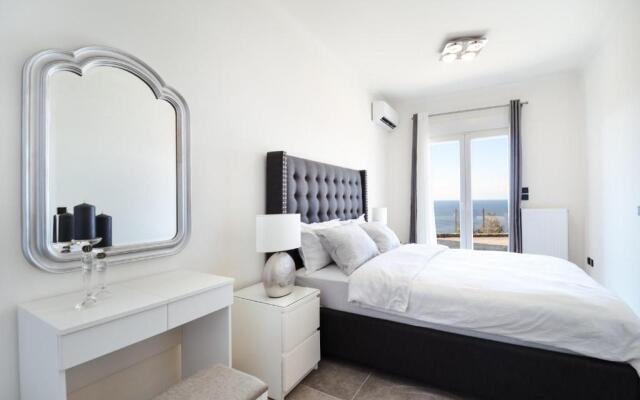 Noir Luxury Suite by CorfuEscapes