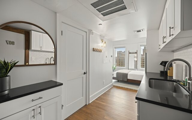 The Maverick, powered by Placemakr - River Walk