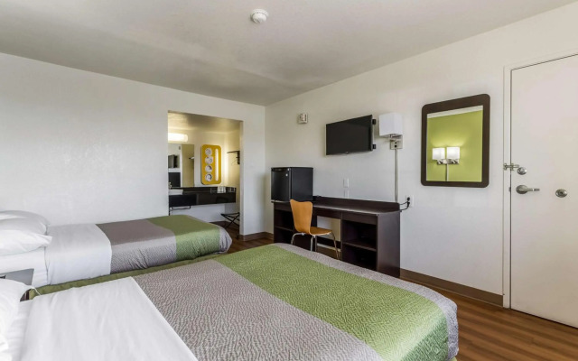 Motel 6 El Paso, TX - East