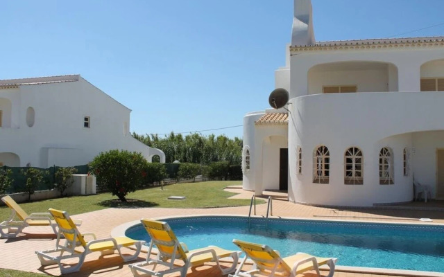 Nora GM in Albufeira