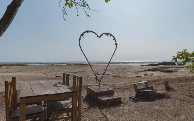 RedDoorz near Pantai Ujung Genteng