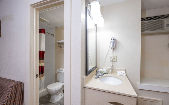 Red Roof Inn Neptune - Jersey Shore