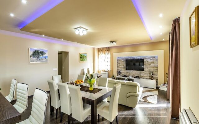 Villa Pave / Six Bedrooms H1