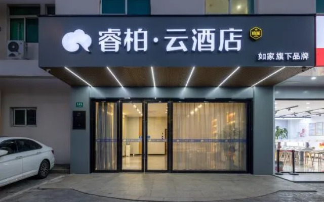 Ribera Cloud Hotel (Shanghai Jinshan Petrochemical Branch)