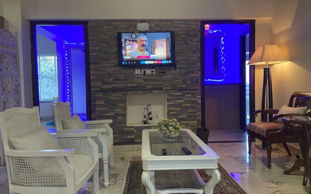 Luxsugero Penthouse Kaichidham