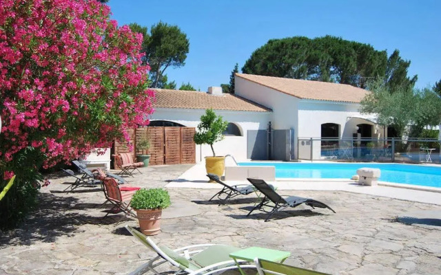 Les Aubuns Country Hôtel