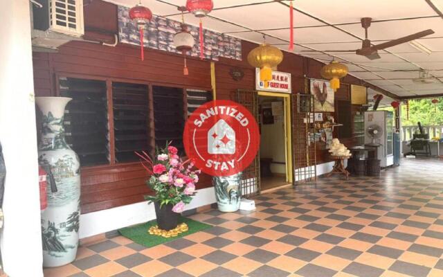 Oyo 89928 Acf Guest House