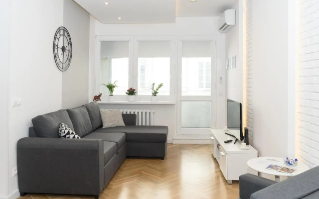 Old Town Grand Theatre Apartment 2