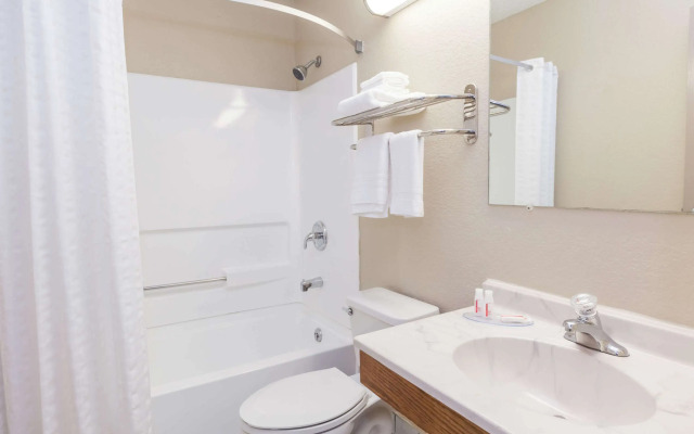 Super 8 by Wyndham Dunbar/Charleston Area