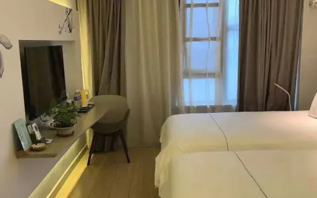 Nianbai Yulan Hotel (Feidong Platinum Center Baogong Avenue)