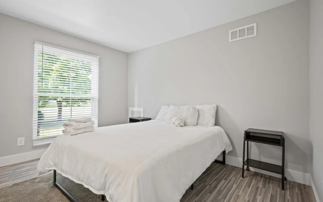 2-bedroom Spacious Stay