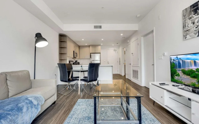 Stylish 1BR Family Apartment by Dtla