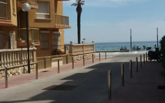 Economico apartamento 2a linea playa
