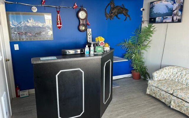 Riverside Motel & Suites