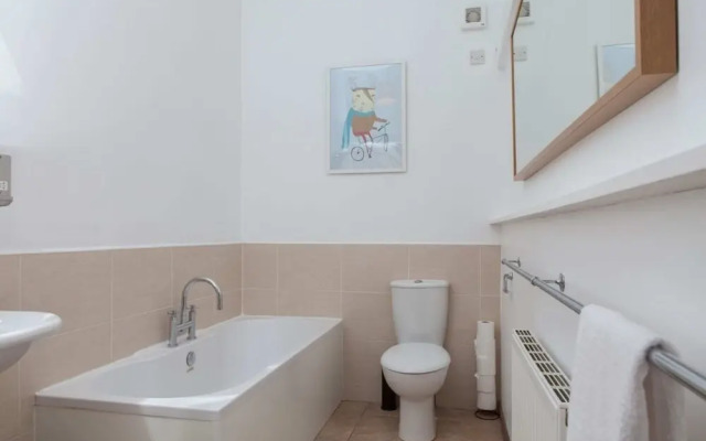4 Bedroom Apartment Near The Meadows