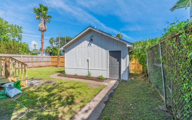 Cozy Galveston Home
