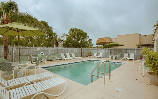 Island Breeze Inn