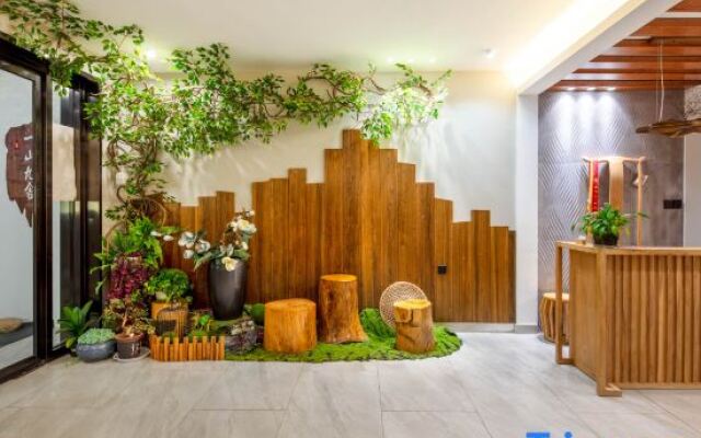 Yishan Jiushe Hostel