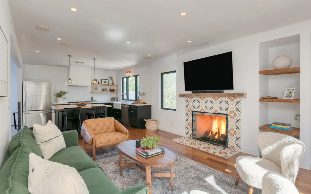 Silver Screen by Avantstay Luxe Backyard Escape