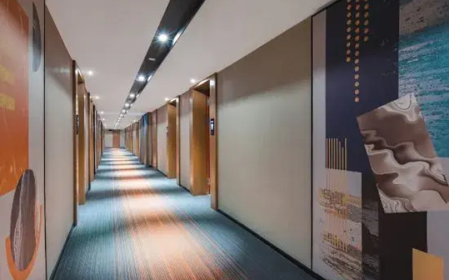 Vienna International Hotel (Guangzhou Baoneng Performance Center Xiangxue Subway Station)