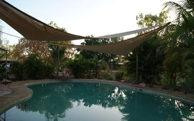 Territory Manor Motel & Caravan Park