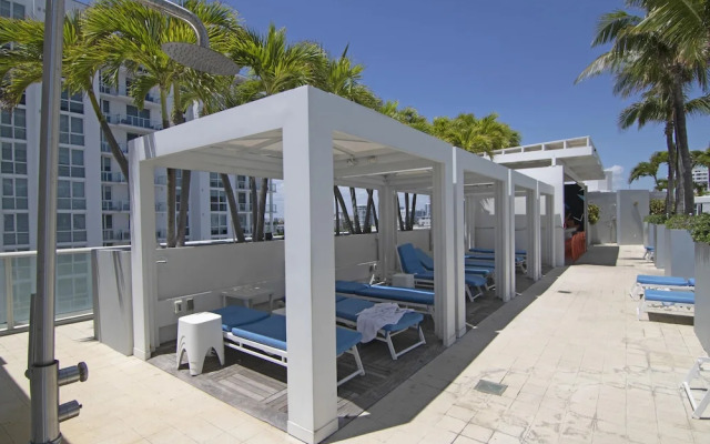Sapphire Suite Beachfront, Gym + Pool!