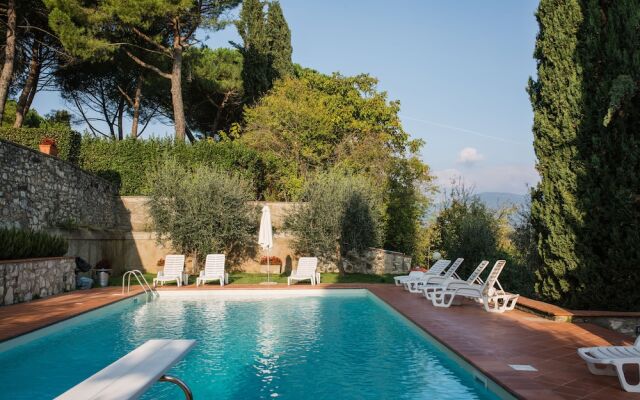 Fattoria Pagnana suites and pool