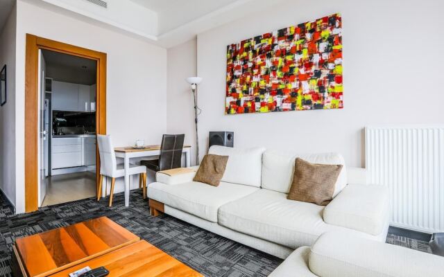 Fully Furnished Flat With Security in Atasehir