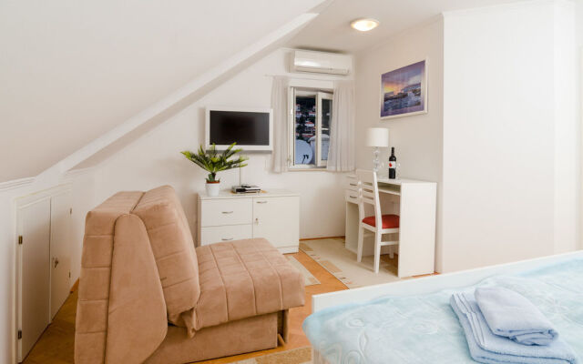 Old Town Historical Residence Apartment 2