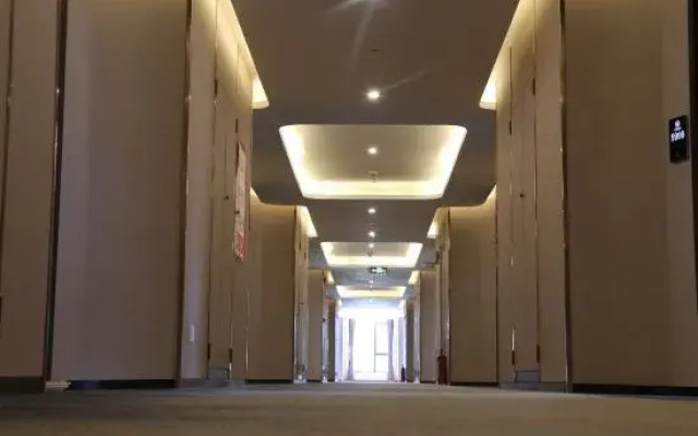 Four Seasons Oxygen Hotel Bomi