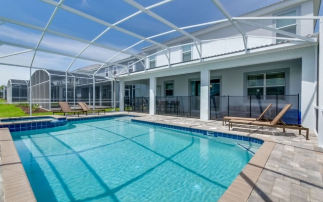 8 Bed 5 Bath Champions Villa