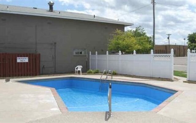 1st Travel Inn Oakley