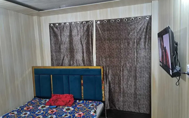 Pari Ac Restaurant & Hotel