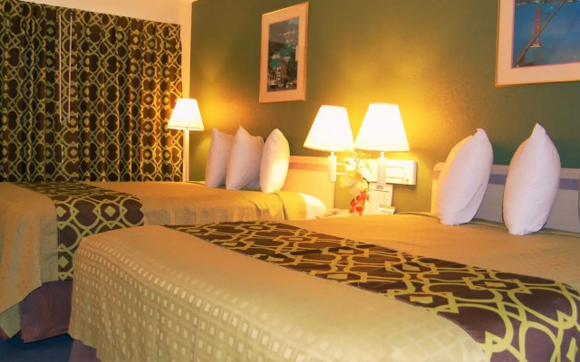 Travelodge by Wyndham Los Banos CA