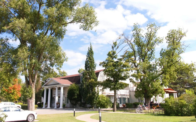 Riverbend Inn and Vineyard