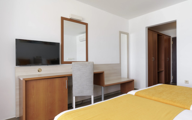 AluaSun Helios Beach – All Inclusive