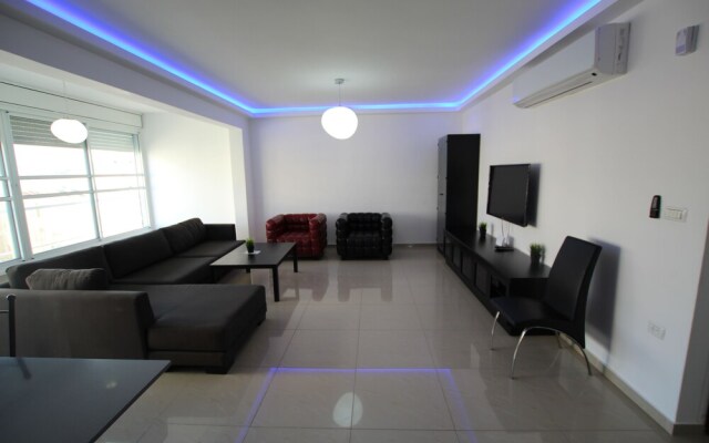 The Seasons King David apartment