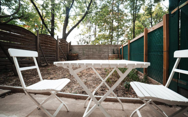 Cozy studio with private garden