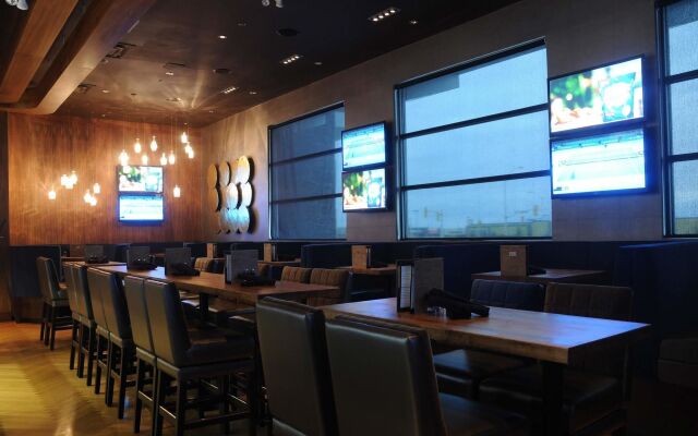 Sandman Hotel Oakville