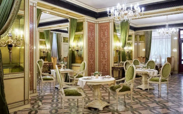 Hotel Bristol