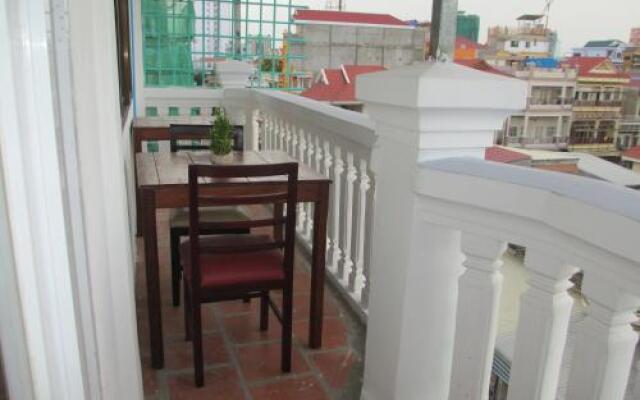 Tuk Tuk Hostel & Café