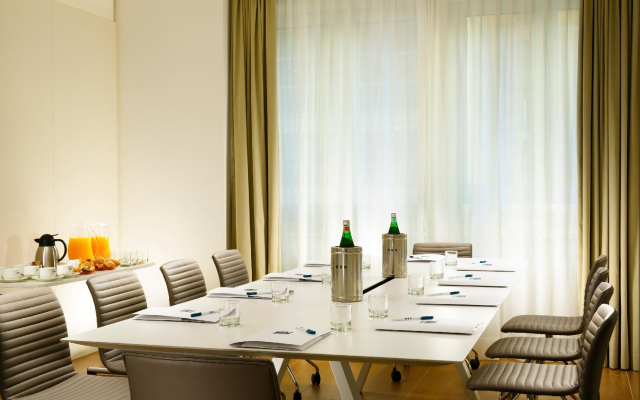 Отель Unahotels Century Milano