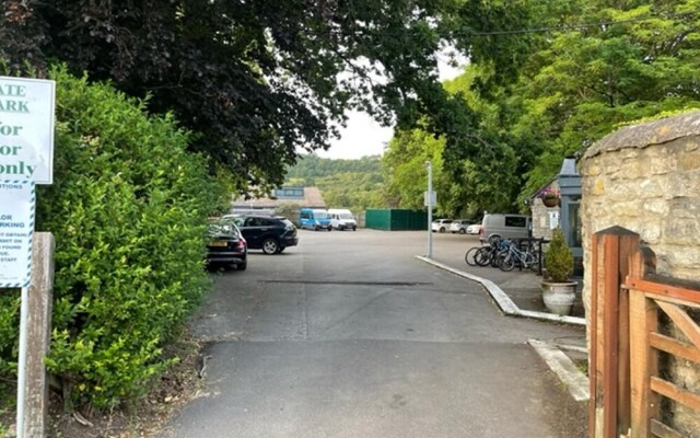 Beautiful 2BD Flat Outstanding Views Near Bath