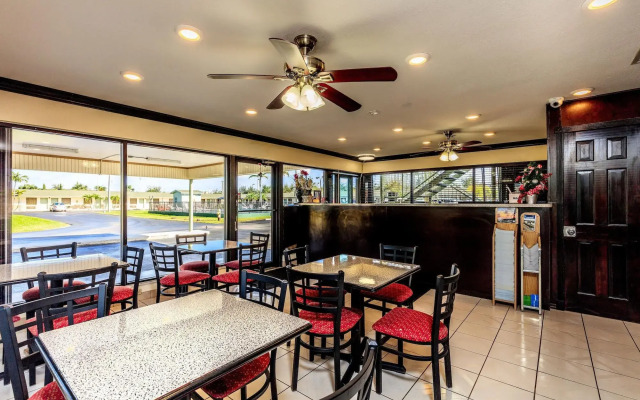 Budget Host Inn